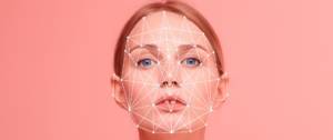 Le visage d'une femme analysé par un ordinateur