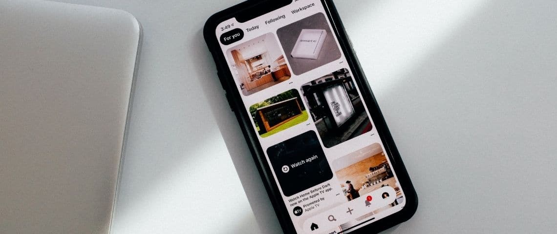 OTTA Smartphone présentant un fils de publications Pinterest