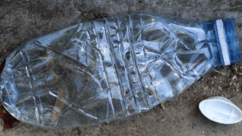 Comment Evian sert de support à une polémique lancée par l'extrême droite Comment Evian sert de support à une polémique lancée par l'extrême droite