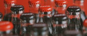 Des bouteilles de coca-cola en gros plan