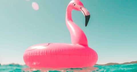 Sea, sun & vaccin : les stratégies des pays pour nous faire voyager