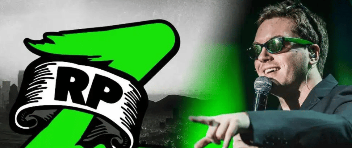 Bienvenue dans l’univers GTA RP (Role Play) Le streamer ZeratoR en costume et avec des lunettes de soleil