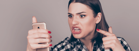 Parler d'un sujet politique de manière négative, ça rapporte gros. Parler d'un sujet politique de manière négative, ça rapporte gros.