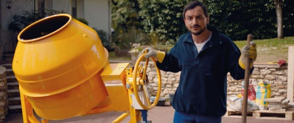 Kiloutou lance la première campagne qui pousse à ne pas acheter Homme avec une bétonnière