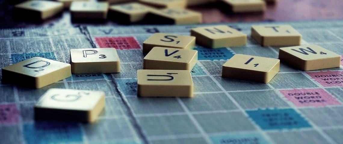La start-up MerciApp lève 850 000 euros pour aider les francophones à mieux communiquer à l’écrit Jeu de scrabble