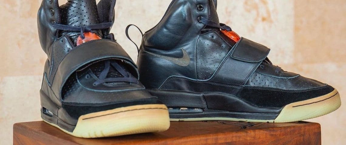Conso'trading : des baskets portées par Kanye West vendues 1,8 million de dollars Conso'trading : des baskets portées par Kanye West vendues 1,8 million de dollars
