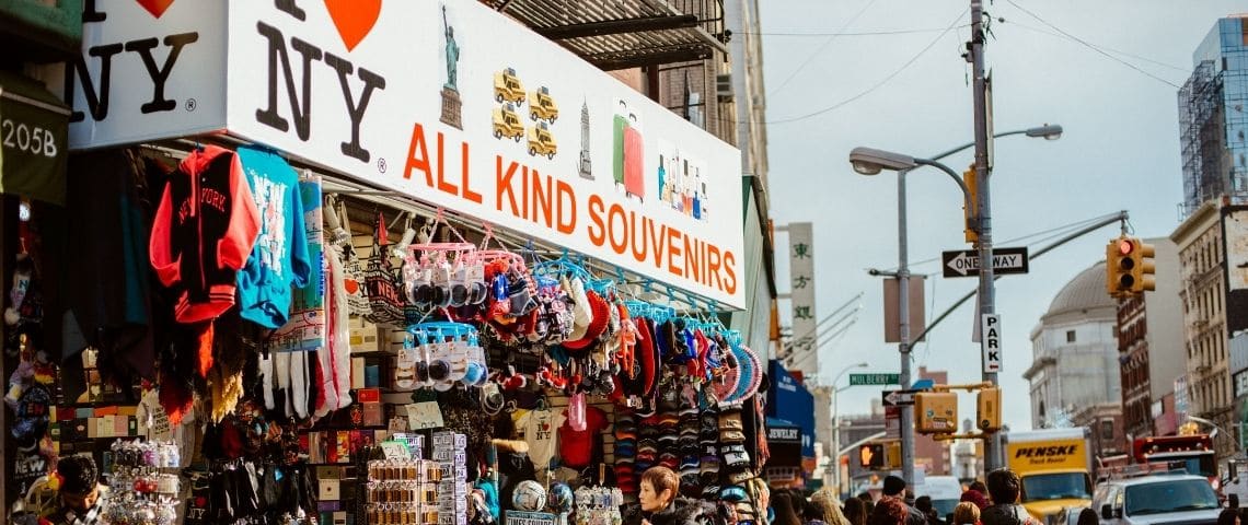 « Zizmorcore » : mais pourquoi les New-yorkais s’habillent-ils dans des boutiques de souvenirs ?