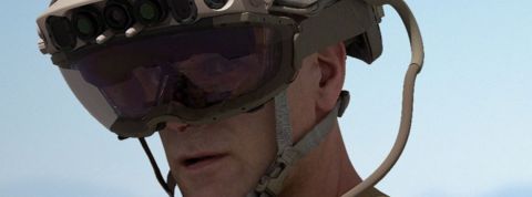 Les soldats américains seront équipés de casques de réalité augmentée mente Un soldat porte un casque Microsoft