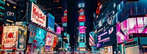 Aux États-Unis, la publicité s'offre un grand retour post-pandémique Les publicités lumineuses de Time Square la nuit