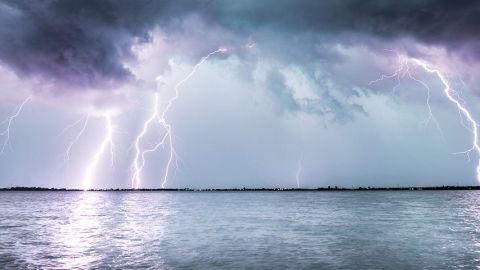 Raychal-Sanner orage sur la mer