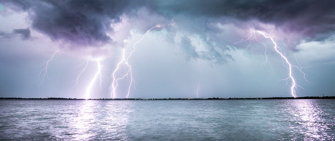 Raychal-Sanner orage sur la mer