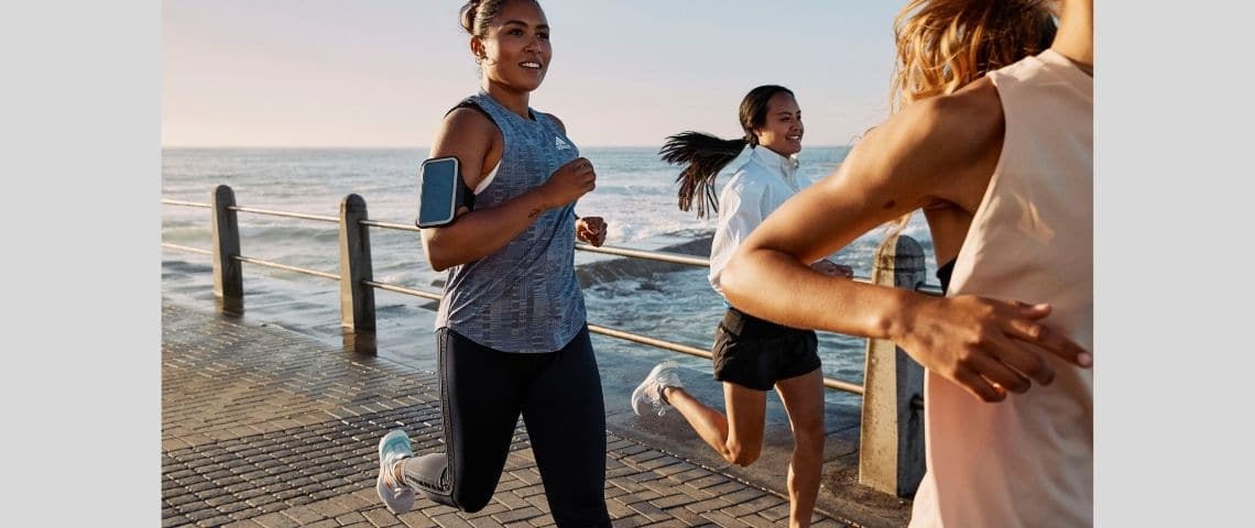 adidas-parley-course-application-lutte-pollution-ocean-plastique Des femmes qui courent