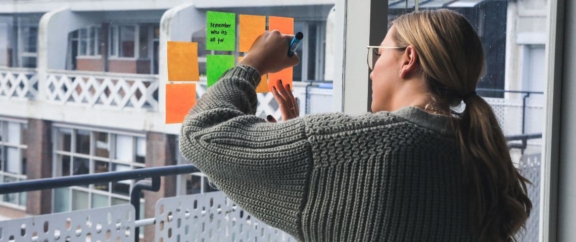 Recruter un Product Owner pour votre projet web : tout ce que vous devriez savoir Une chef de projet
