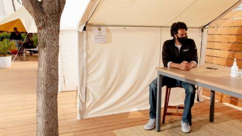 À quoi va ressembler le futur Googleplex ? Un homme sous un tipi dans le nouveau complexe Google