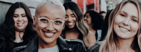 Non la cryptomonnaie n'est plus qu'un boys' club Groupe de jeunes femmes cool