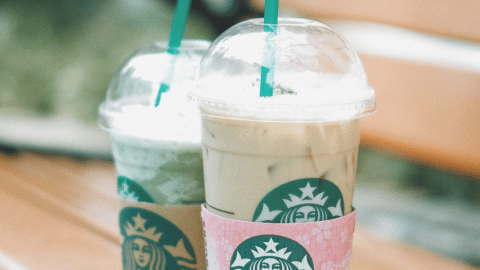 Comment TikTok met en dep les baristas chez Starbucks Deux boissons Starbucks