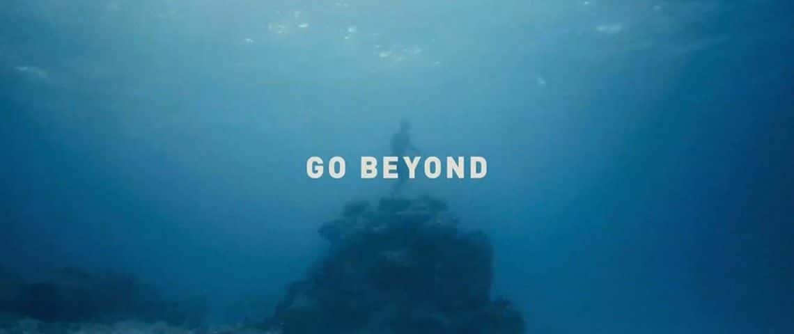 North Sails célèbre la Journée mondiale de l'océan avec Worldrise et annonce le lancement de sa nouvelle campagne Go Beyond Fond d'un océan, avec un plongeur