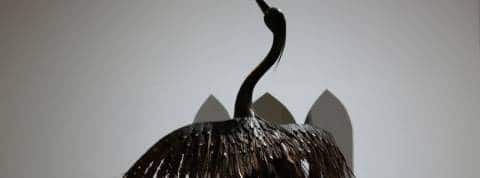 Comment les jeunes artistes envisagent-ils la fin du monde ? Un oiseau dans une marée noire