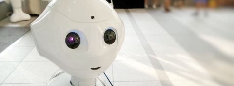 Pepper ou la fin des robots sociaux ? Nécrologie d'un petit robot sympathique mais inutile Le robot Pepper dans un hall d'aéroport