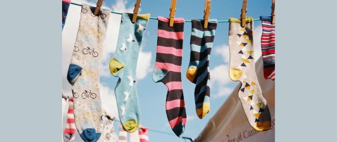 chaussettes-orphelines-upcycling-recyclage-mode-environnement-formation-ethique Des chaussettes qui sèchent