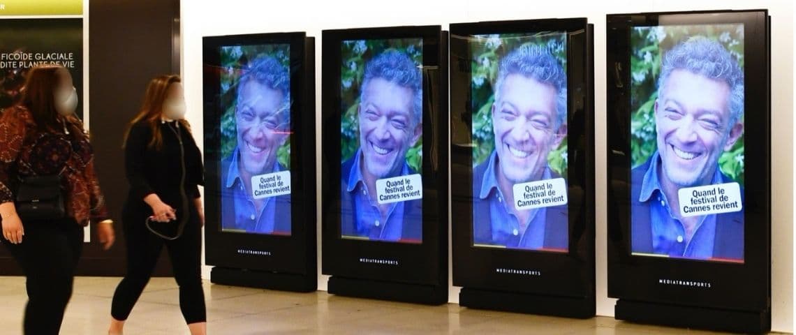 festival-de-cannes-mediagares-konbini-cinema-campagne-affichage-communication Vincent Cassel sur des écrans d'affichage en gare