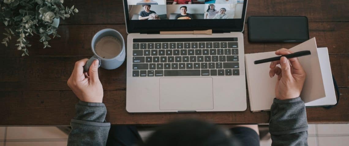 Télétravail, bureau hybride : la revanche des temps non productifs Une personne en télétravail