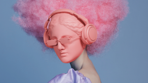 Statue rose avec afro, lunettes et casque roses