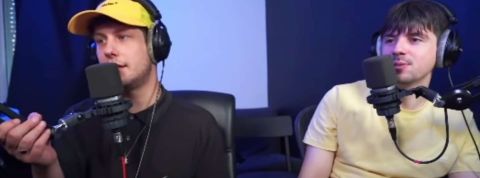 Dany et Raz les deux streamers dans une pièce violette