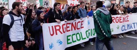Ruptures Jeunes qui manifestent pour l'écologie