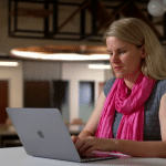 France Haugen témoigne devant le Sénat Américain