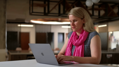 France Haugen témoigne devant le Sénat Américain