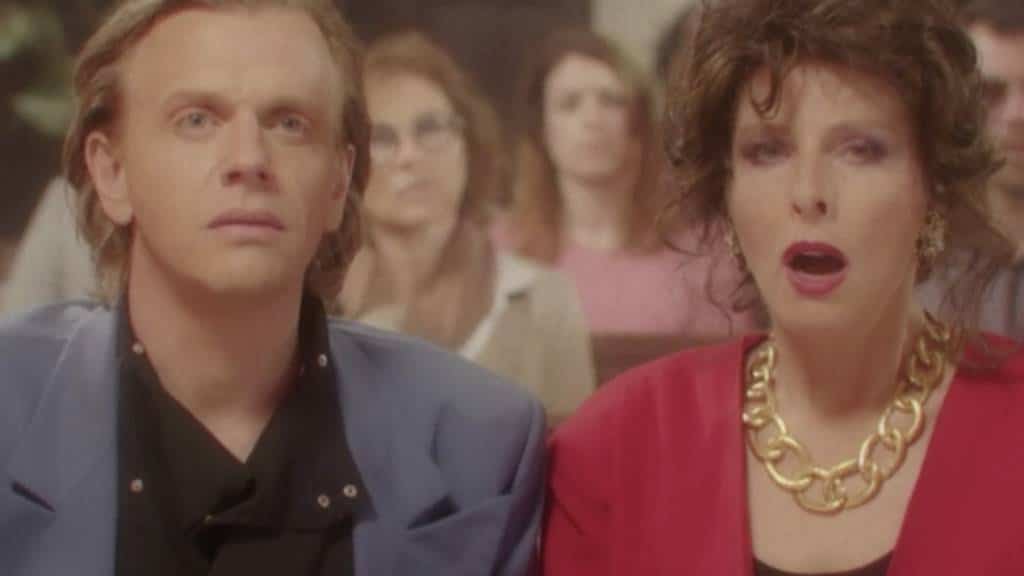 Alex Lutz et Karin Viard dans La vengeance au triple galops