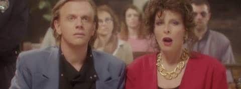 Arthur Sanigou, le co-réalisateur de la vengeance au triple au galop, nous laisse scroller avec lui Alex Lutz et Karin Viard dans La vengeance au triple galops