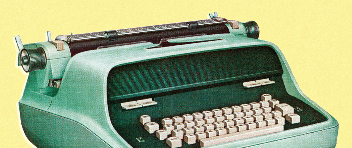 C'est quoi NaNoWriMo? une machine à écrire verte sur fond jaune