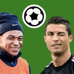 MBappé et Ronaldo sur fon terrain de foot avec logo Sorare en guise de ballon