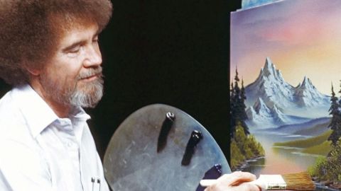 Le peintre Bob Ross peint un paysage montagneux et des arbres