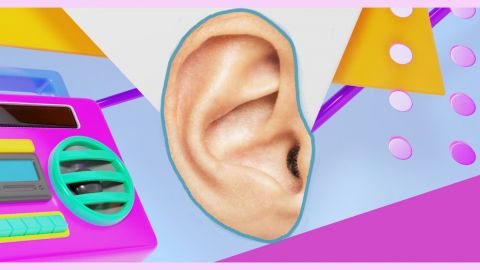 Une oreille sur fond rose