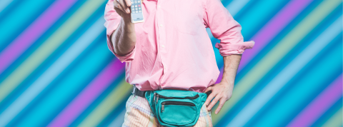 La mort du Finsta Un homme en chemise rose sur fond bleu