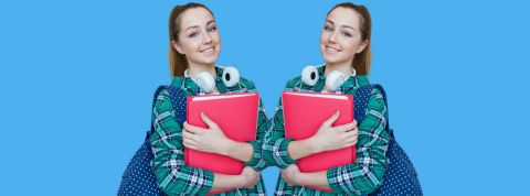 VSCO girl Deux fois la même étudiante, en miroir