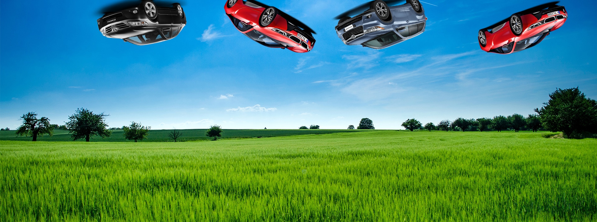 Vue de. campagne et voitures comme balancées dans le ciel