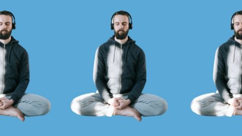 Un homme en train de méditer, en trois exemplaires