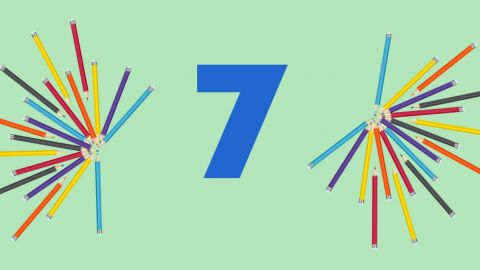 Chffre 7 et crayons de couleurs