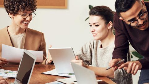 employés heureux en entreprise