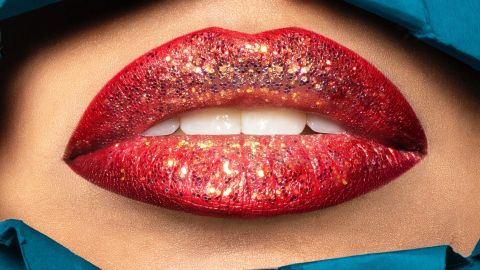 Jolie bouche rouge pailletée