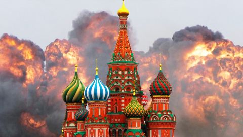 Kremlin, guerre Ukraine, réseaux sociaux Kremlin et nuages de flammes et poussières