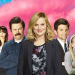 Plein de personnages de séries TV devant un ciel rose et bleu