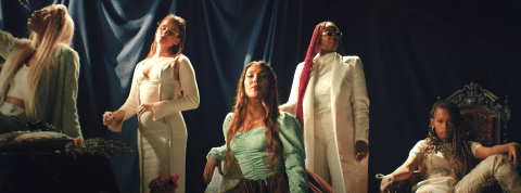 Chilla, Bianca Costa, Davinhor, Le Juiice, Vicky R dans le morceau - Ahoo - sur YouTube Chilla, Bianca Costa, Davinhor, Le Juiice, Vicky R dans le morceau - Ahoo - sur YouTube