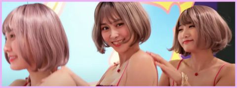 Lève la main si tu souffres de cryptosis Trois filles asiatiques avec des cheveux rose sur fond bleu