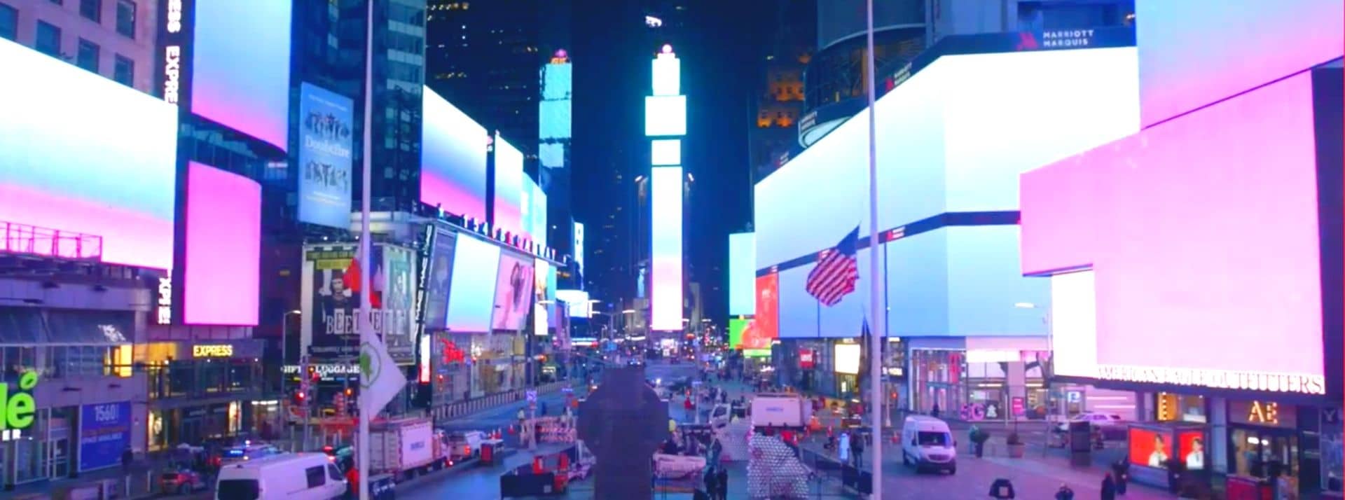 Avec Continuum, Time Square désactive la pub de ses panneaux lumineux - L'ADN Time Square en Février, oeuvre de Krista Kim