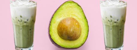 Interview de l'essayiste Eve Turlow-Paul Sur fond rose, un demi avocat et deux matcha latte